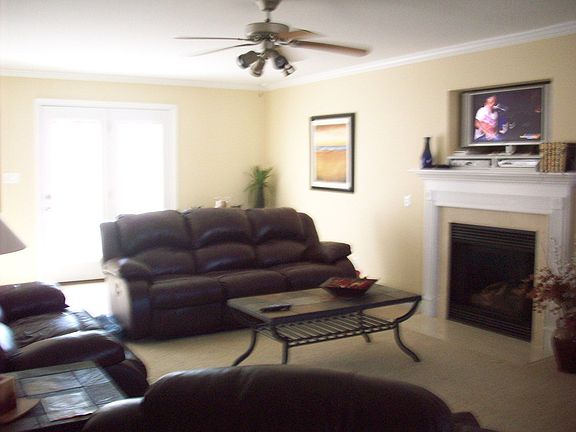 Extra large family room with Fireplace