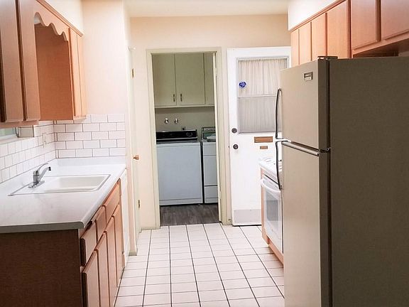 4th image of 10539 W Camden Ave