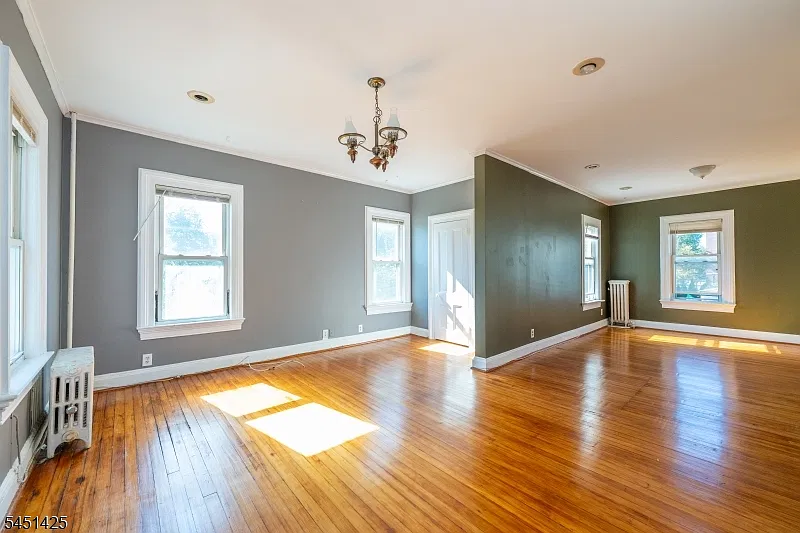 3 bed, 1.0 bath, $2,275 — Photo 2