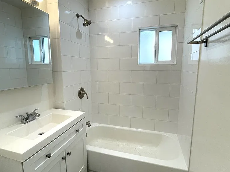 202-208 W. Mariposa — Photo 11
