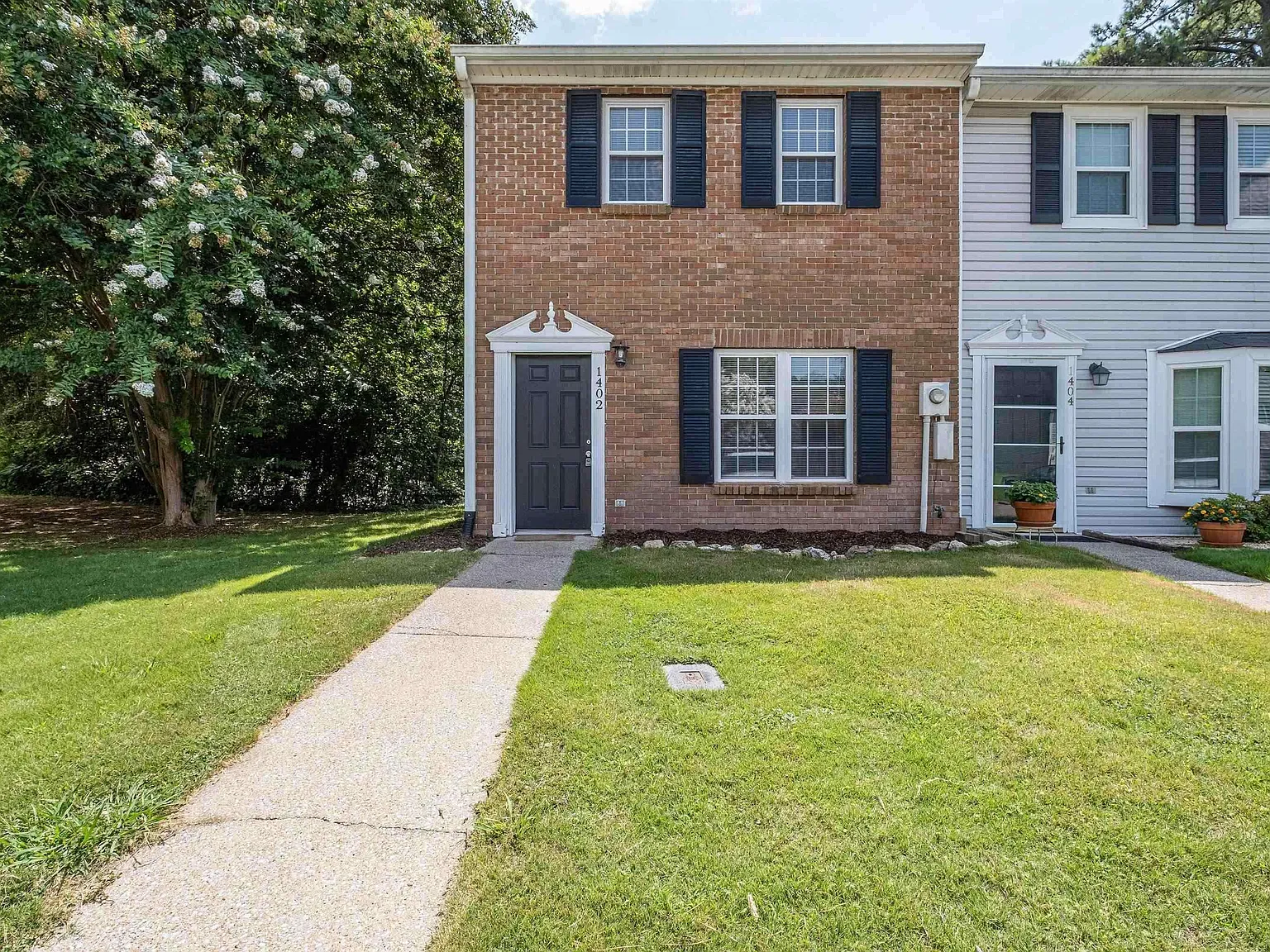 2 bed, 1.5 bath, 1235 sqft, $1,450 — Photo 2
