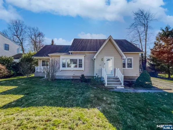 11 Glen Ave, Roseland, NJ 07068