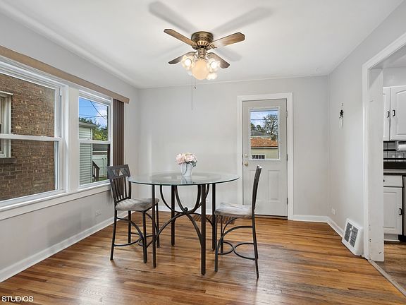 5th image of 1437 Elgin Ave