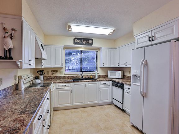 4th image of 44 Wildwood Trl