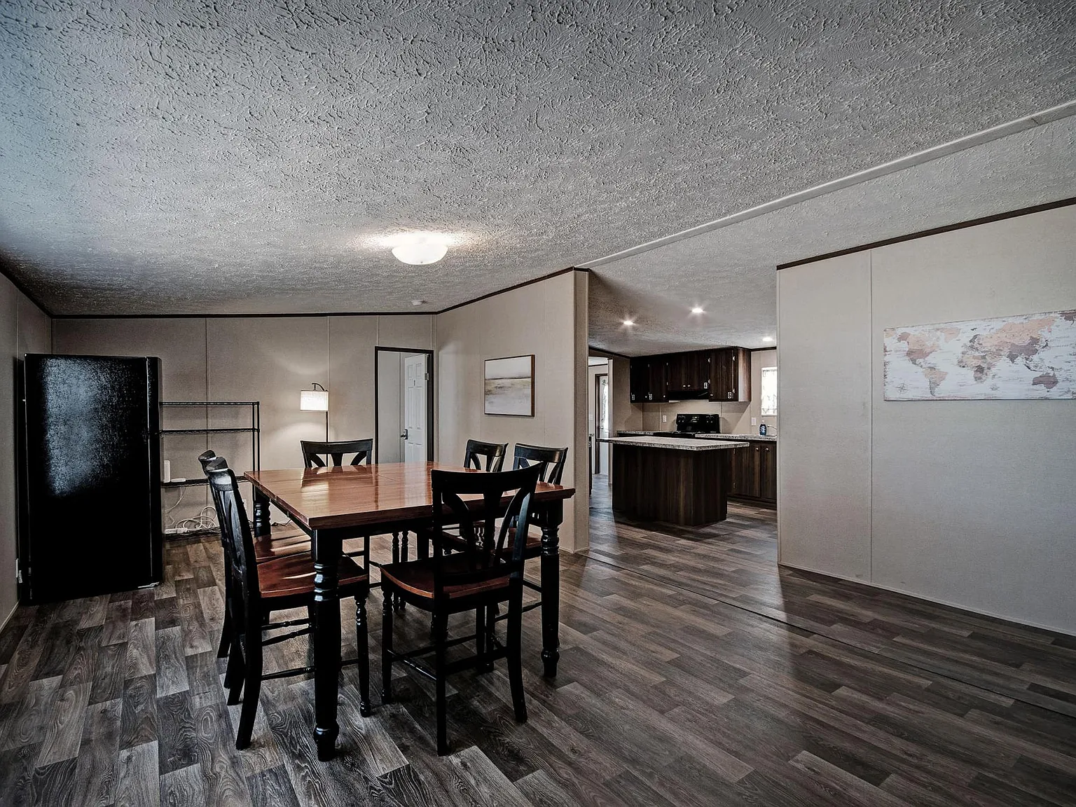 6 bed, 2100 sqft, $640 — Photo 3