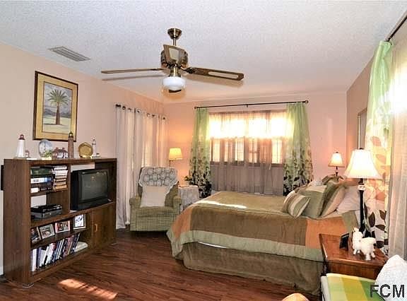 5th image of 28 Fischer Ln