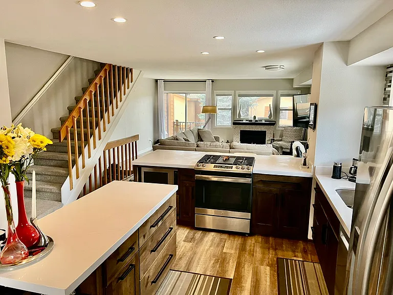 460 Moonridge Dr — Photo 1