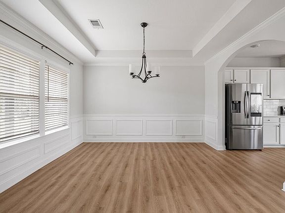 5th image of 154 Red Oak Pl