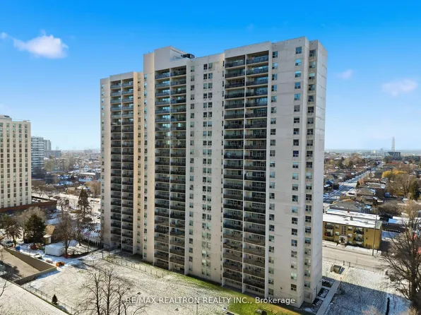155 Marlee Ave #909, Toronto, ON M6B 4B5