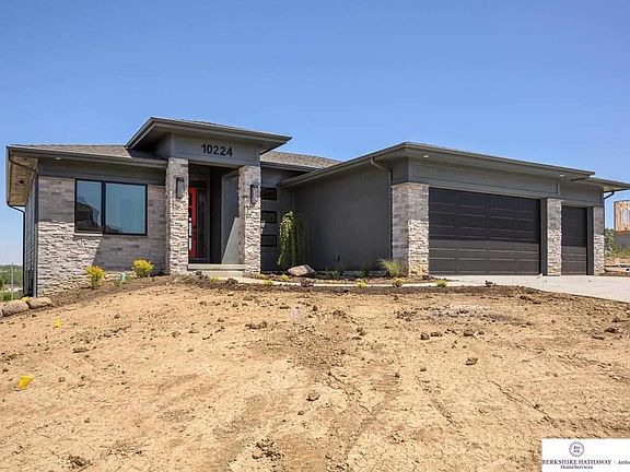 2nd image of 10220 Cove Hollow Dr