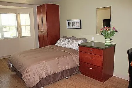 Catalina Apartments — Photo 20