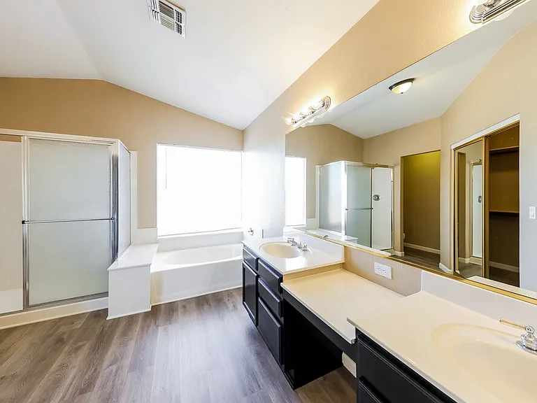 8015 W Laurel Ln — Photo 11