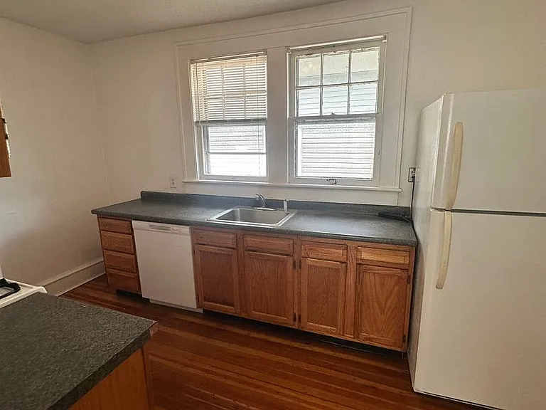 527 Maryland Ave — Photo 7