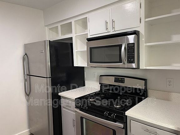 3rd image of 115 Waller St #B