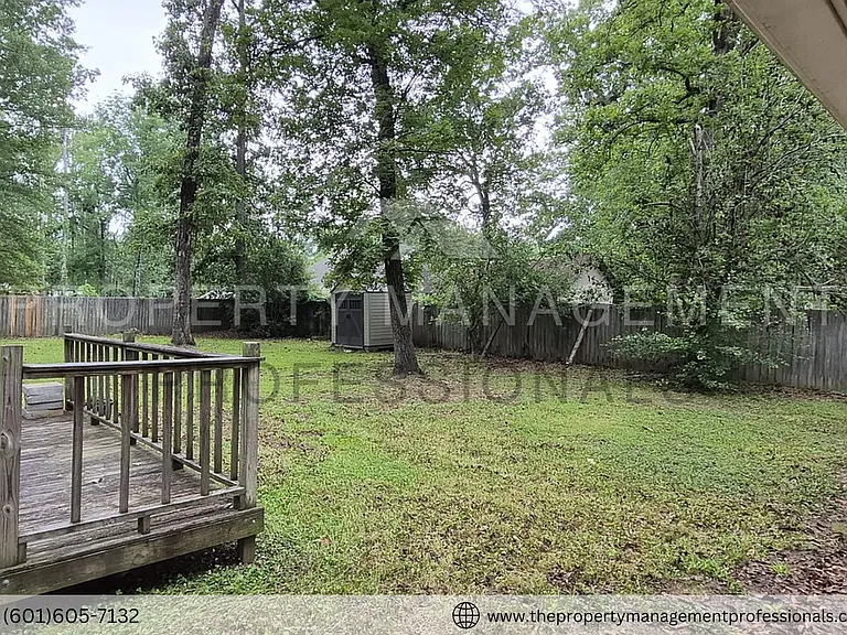 1102 Martin Dr — Photo 22