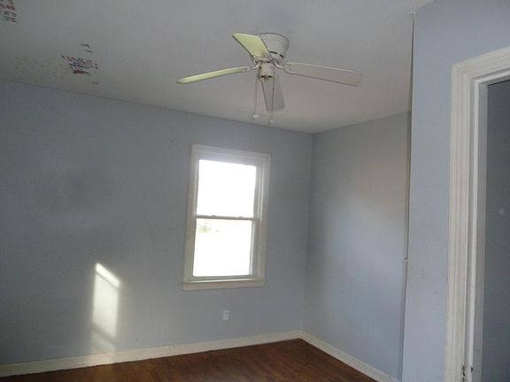 5th image of 1349 E Moody Ave