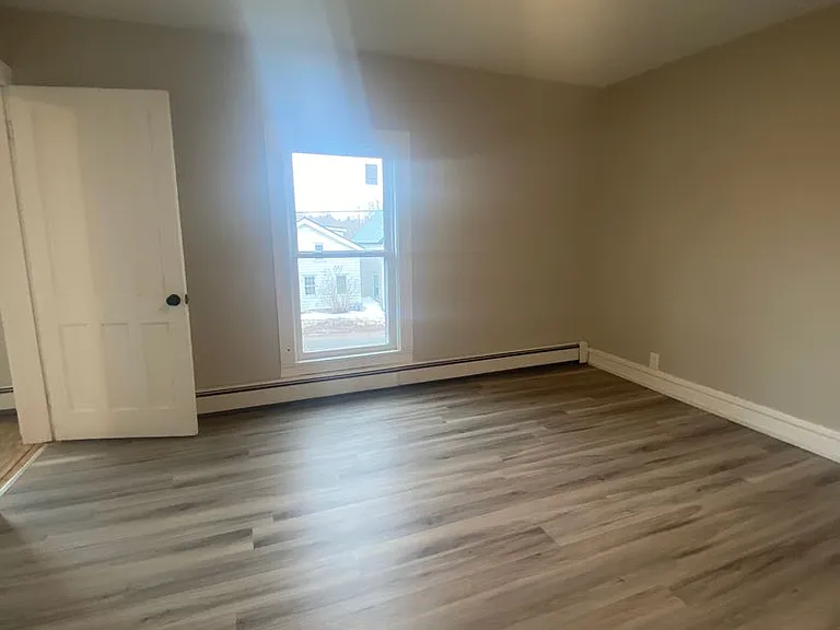 142 N Mechanic St — Photo 29