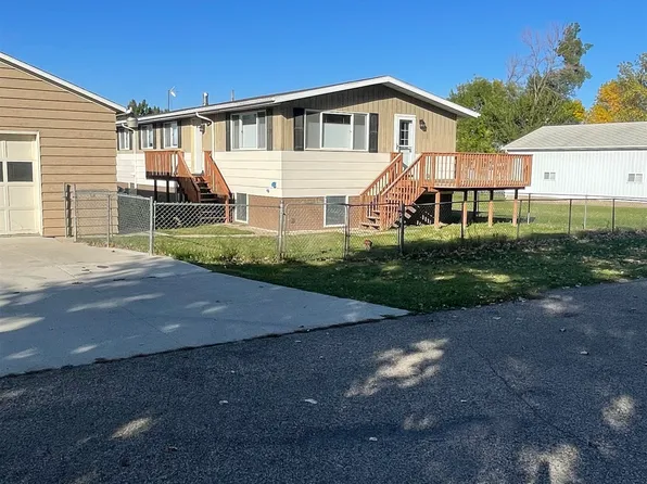 113 34th Ave SE, Minot, ND 58701