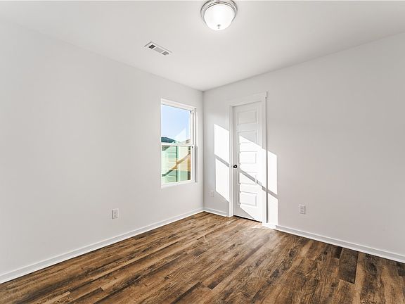 5th image of 812 S Green Heron Ln