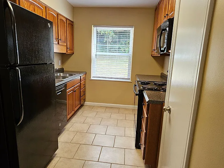 2200 Speed Ave — Photo 3