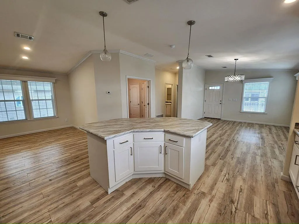 2 bed, 2.0 bath, 1372 sqft, $1,549 — Photo 3