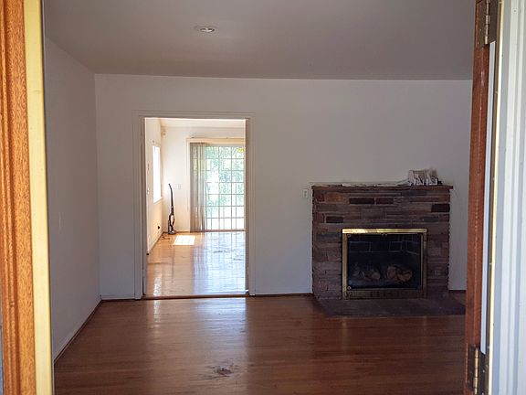3rd image of 112 W Magna Vista Ave