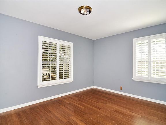5th image of 5901 Vanalden Ave