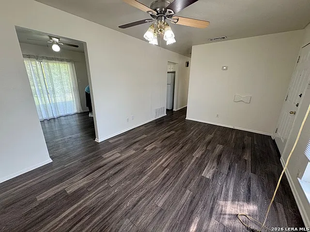 3 bed, 1.0 bath, 968 sqft, $1,340 — Photo 4