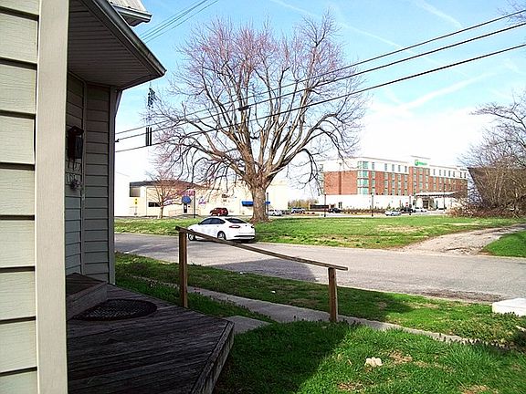 4th image of 108 Poplar St
