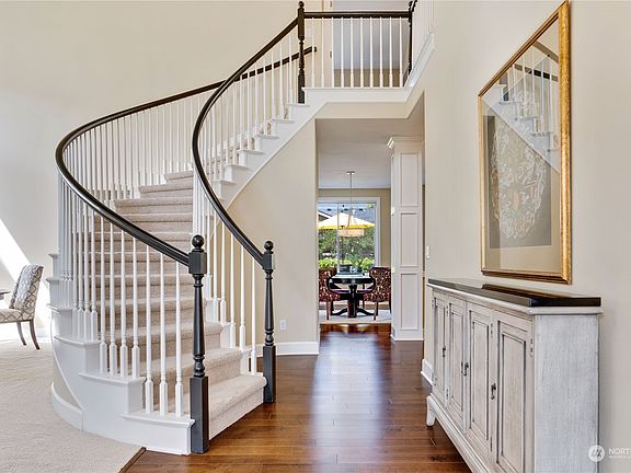 4th image of 924 N Laurel Lane
