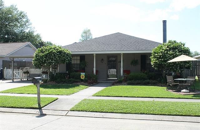 1st image of 400 Longwood Dr
