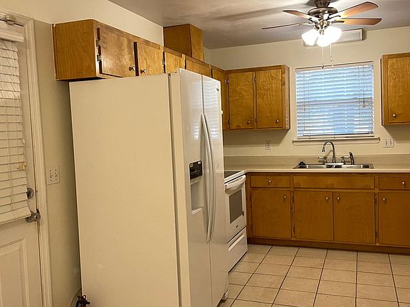 3rd image of 267 Ayers Ct