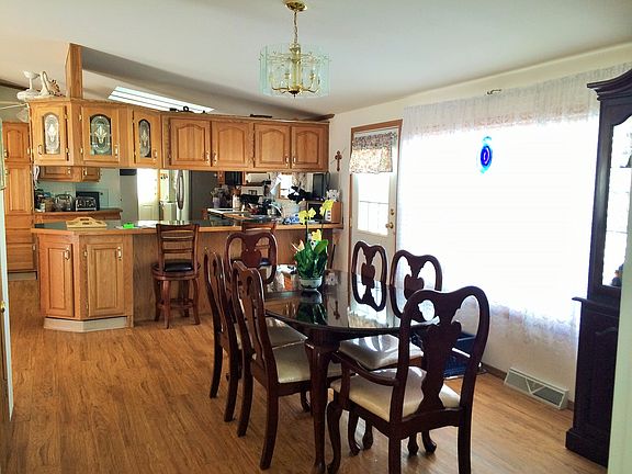 Spacious & Bright Dining Rm