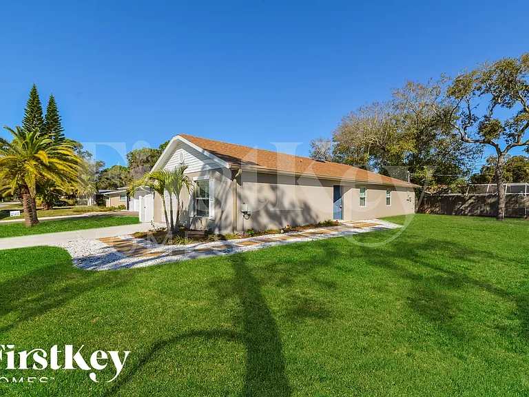 92 Stanford Rd — Photo 18