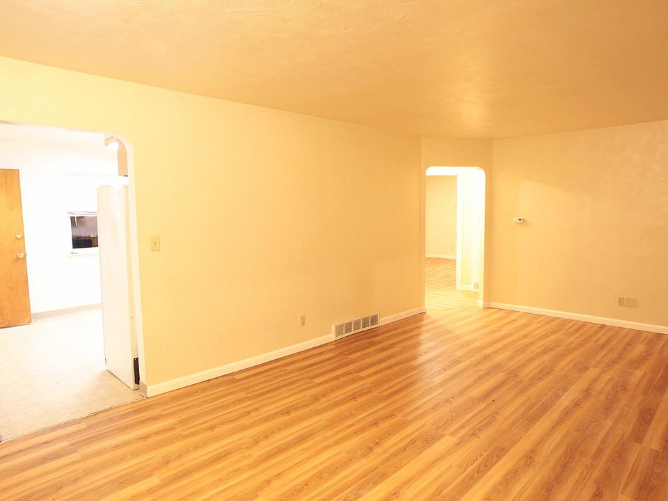 Living room towards kitchen and bedrooms