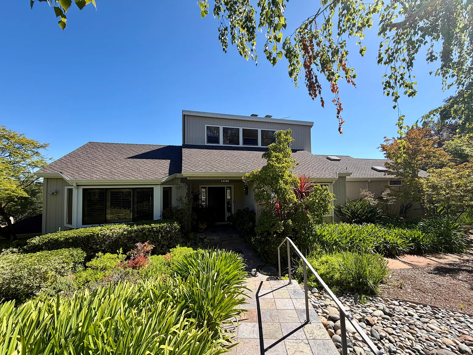 4 bed, 4094 sqft, $15,000 — Photo 1