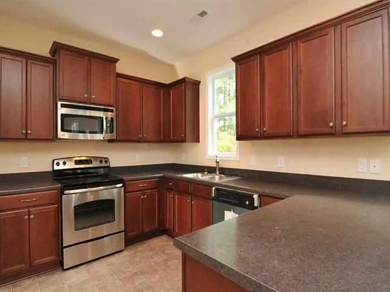 146 Cornel Ln — Photo 5