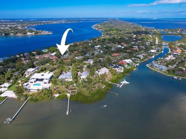 21 Middle Rd, Sewalls Pt, FL 34996