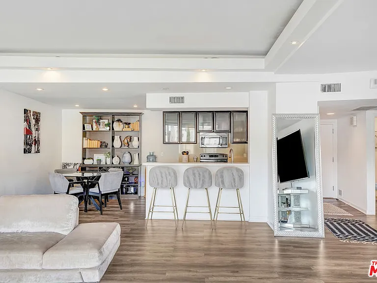 7250 Franklin Ave #503 — Photo 14