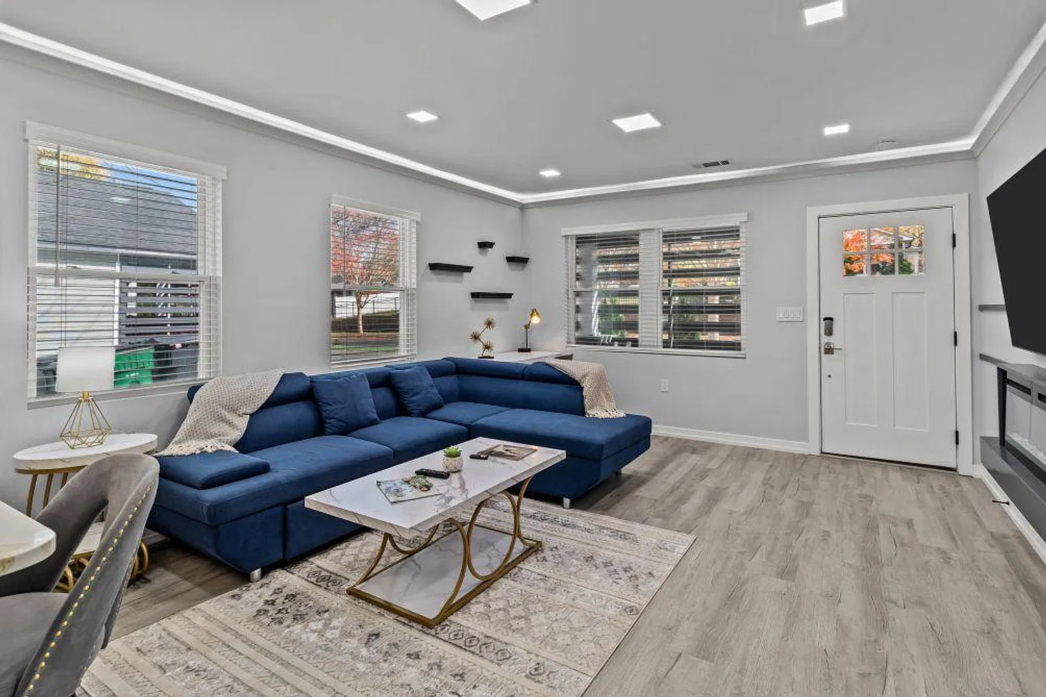4 bed, 2.0 bath, 1442 sqft, $5,488 — Photo 3