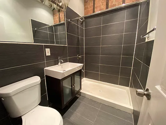 Rented by Premier Metro Realty Corp | media 6