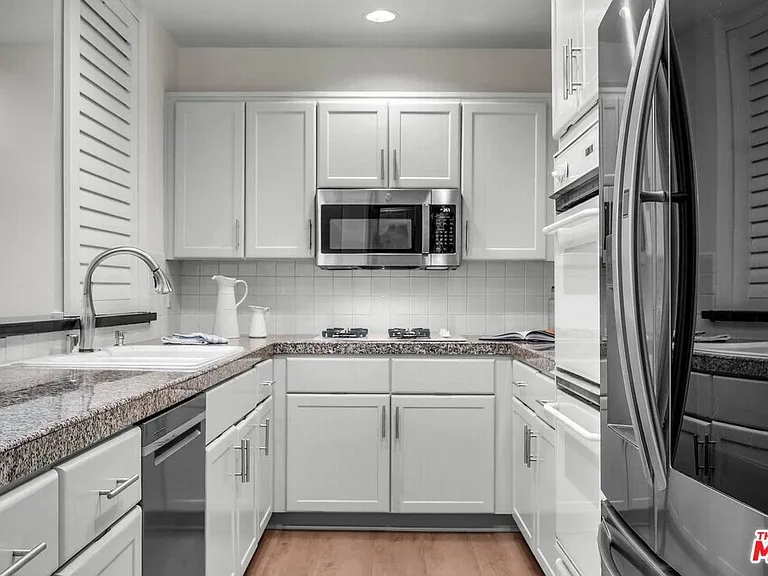 1735 Malcolm Ave #H — Photo 10