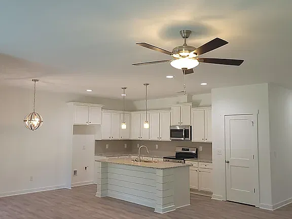 3 bed, 1643 sqft, $2,195 — Photo 3