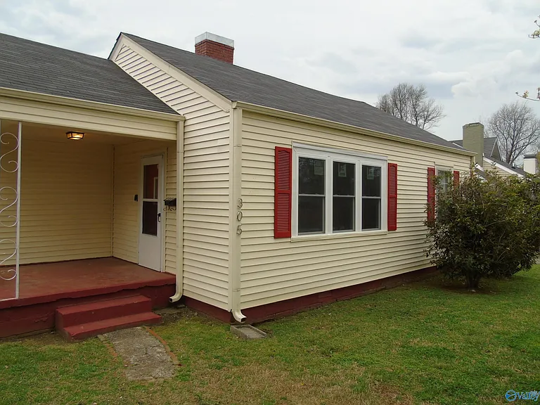 305 Thornton Ave SW — Photo 2