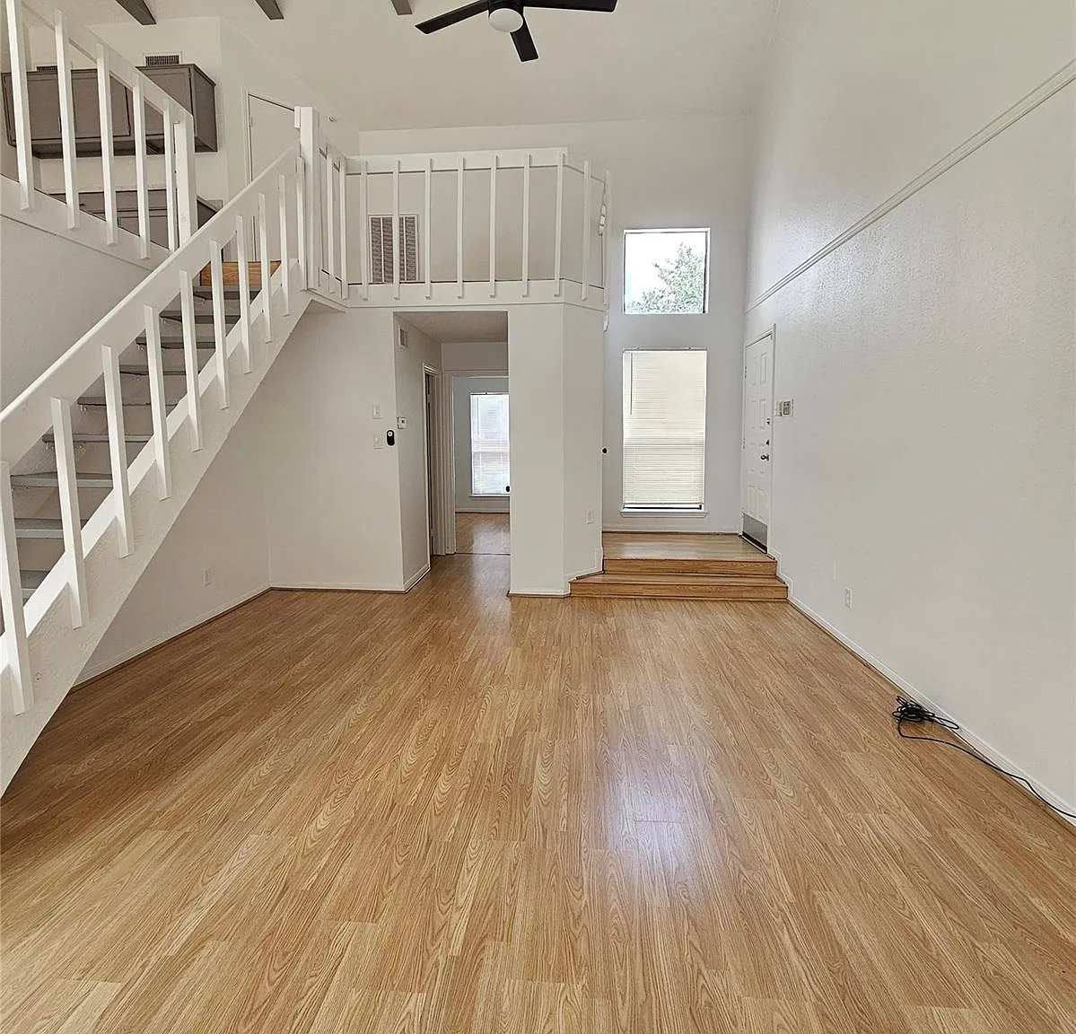 1 bed, 1.0 bath, 961 sqft, $1,200 — Photo 1