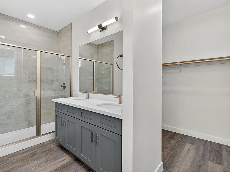 8210 S 9th Pl — Photo 11