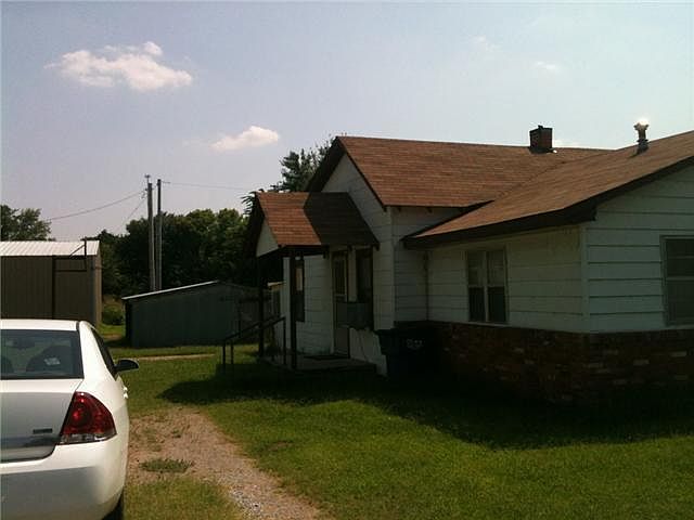 2nd image of 103 SE Burt St
