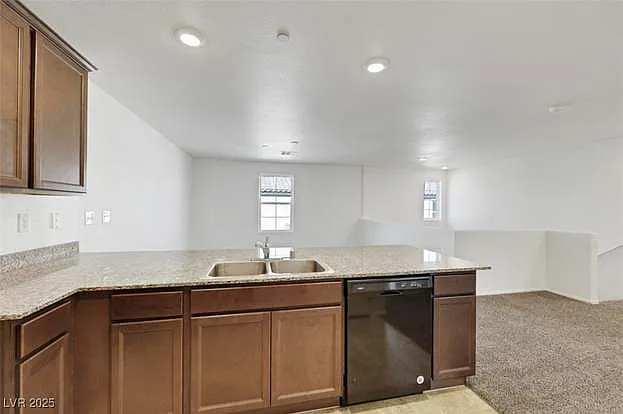 4561 Woolcomber St N — Photo 5