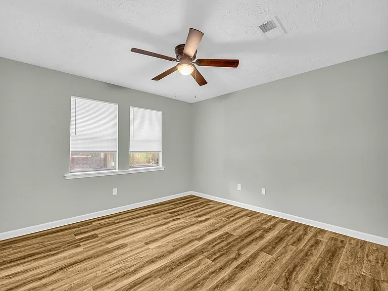 117 Blackmor Ct — Photo 15