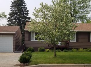 405 3rd Ave NW, Clark, SD 57225